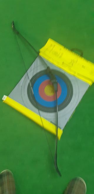 Arco, flechas y diana de tiro