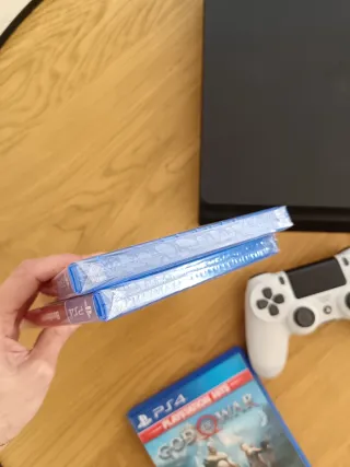 PS4 Slim 1Tb con mando y 3 Juegos