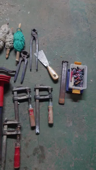 Herramientas de albañilería variadas
