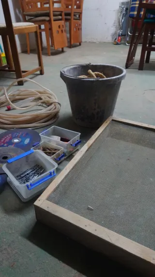 Herramientas de albañilería variadas