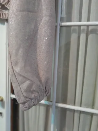 Blusa dorada y rosa con brillos