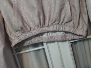 Blusa dorada y rosa con brillos