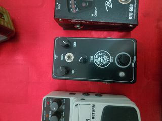 Lote 4 Pedales Guitarra: Abduction, Behringer, Zeu