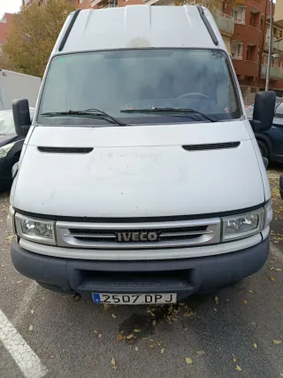 Furgoneta Iveco Blanca