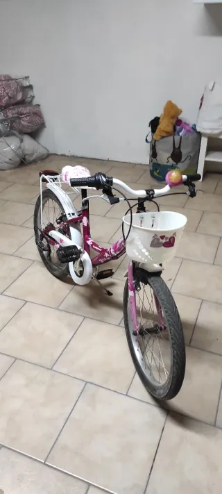 Bicicletta bambina rosa con cestino