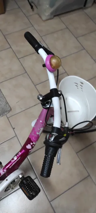 Bicicletta bambina rosa con cestino