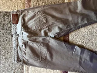 Pantaloni eleganti grigi da uomo