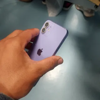 iPhone 12 Morado