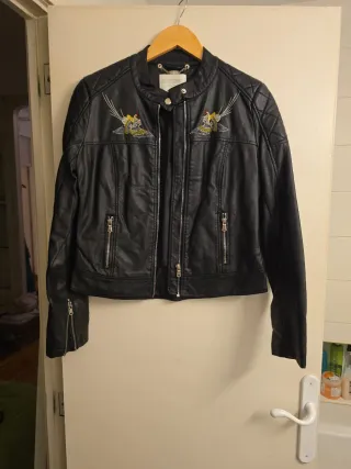 Chaqueta tipo chupa Negra Bordada