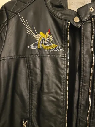 Chaqueta tipo chupa Negra Bordada