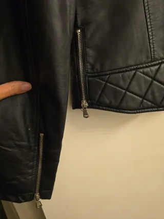 Chaqueta tipo chupa Negra Bordada