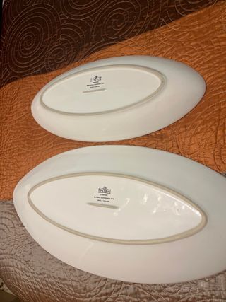 Plat09-Juego 2 Plateras Blancas con Flor Verde