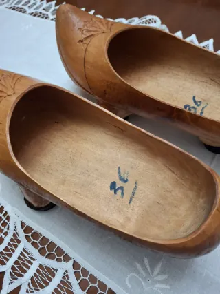Zuecos Madera Astur Talla 36 Tallados