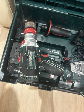 Taladro Metabo con baterías y cargador