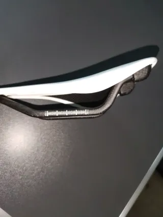 Sillín MTB Fibra de Carbono