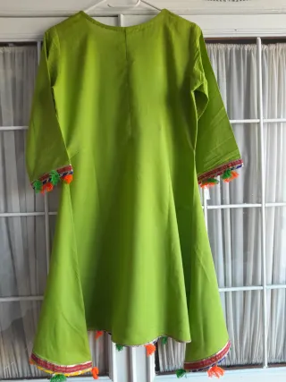 Vestido chinyerverde bordado
