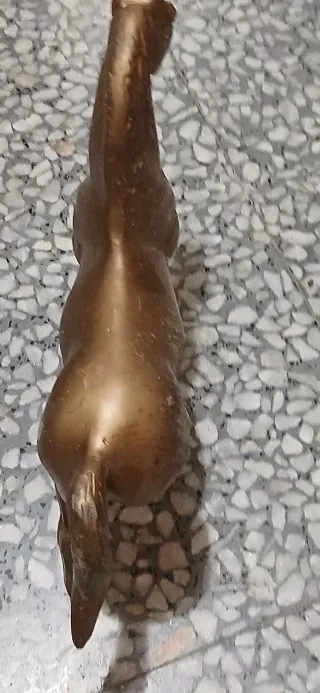 Escultura de caballo de bronce