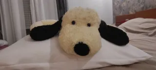 Peluche perro grande de tacto agradable.