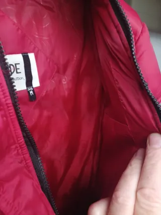 Cazadora acolchada mujer roja y negra