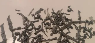Bits de brazos y armas para miniaturas