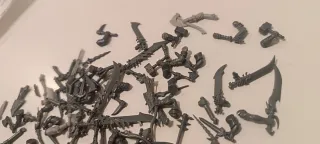 Bits de brazos y armas para miniaturas