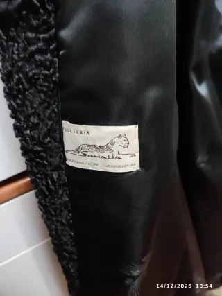 Abrigo de astracán negro