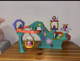 Circuito de muñecos con accesorios