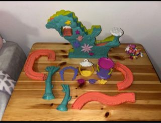 Circuito de muñecos con accesorios