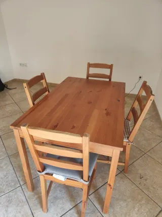 Set de mesa y 4 Sillas Ikea madera