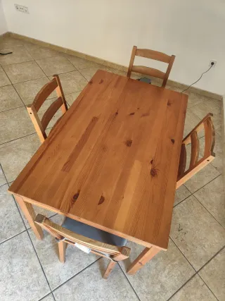 Set de mesa y 4 Sillas Ikea madera