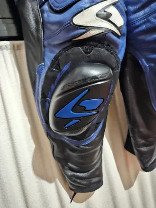 Mono Spyke 48d y Guantes Dainese L.