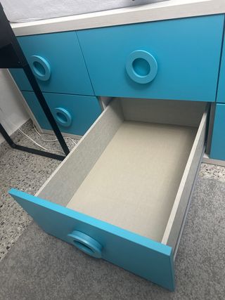 Cama individual beige de madera