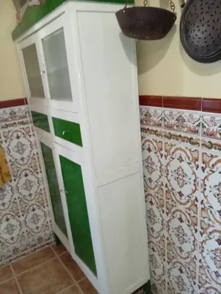 Alacena antigua cocina madera y cristal