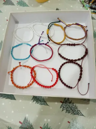 Pulseras artesanales multicolor