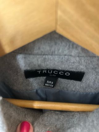 Blazer corto gris con ribete de pelo