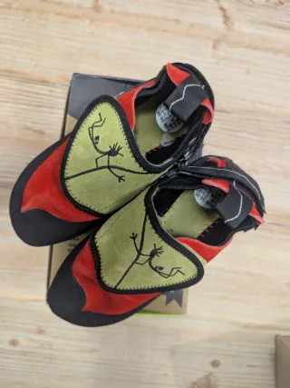 Zapatillas escalada.Pies de gato Niño Talla 35-36