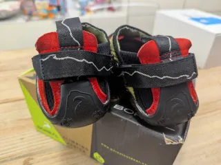 Zapatillas escalada.Pies de gato Niño Talla 35-36