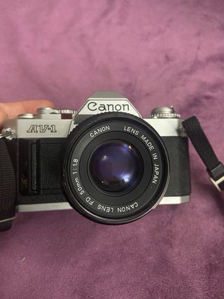Cámara Canon AV-1 Plata y Negra