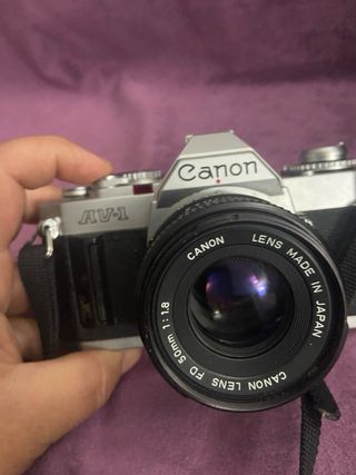 Cámara Canon AV-1 Plata y Negra