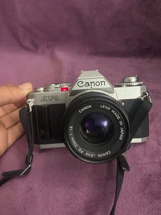 Cámara Canon AV-1 Plata y Negra