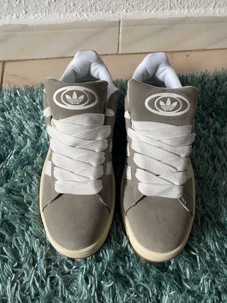 Zapatillas Campus Grises y Blancas.