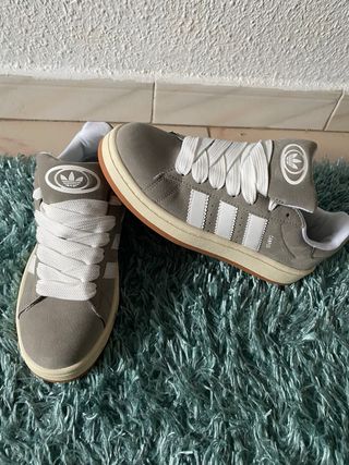 Zapatillas Campus Grises y Blancas.