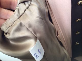 Massimo Rebecchi, giacca corta con rifiniture oro