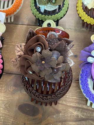 Stock de peinetas de Pelo decoradas