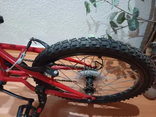 Bicicleta infantil roja