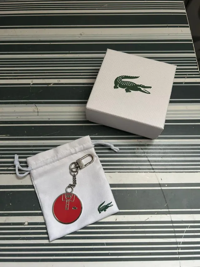 Llavero metálico Lacoste