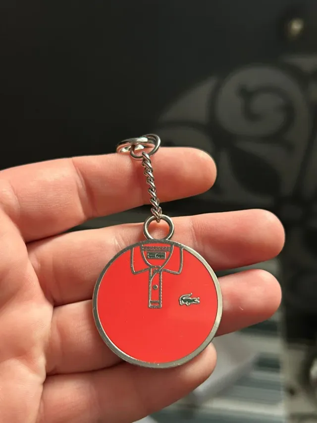 Llavero metálico Lacoste