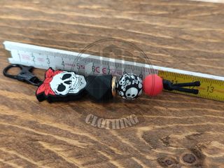 Portachiavi teschio con fiocco rosso