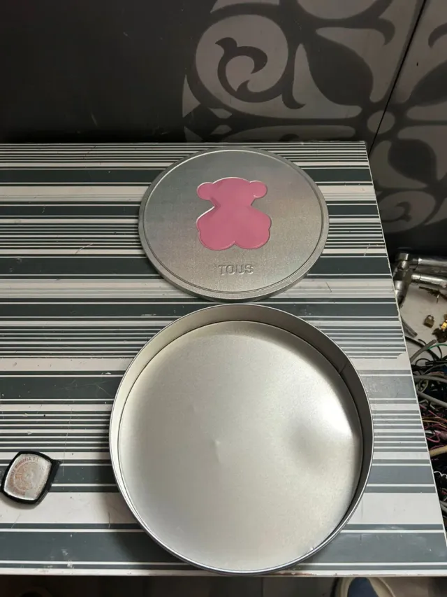 Caja lata metálica Tous oso rosa