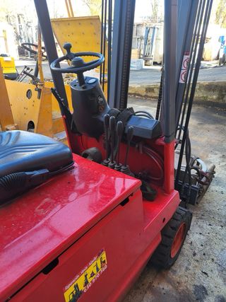 Carretilla elevadora con pinza hidráulica